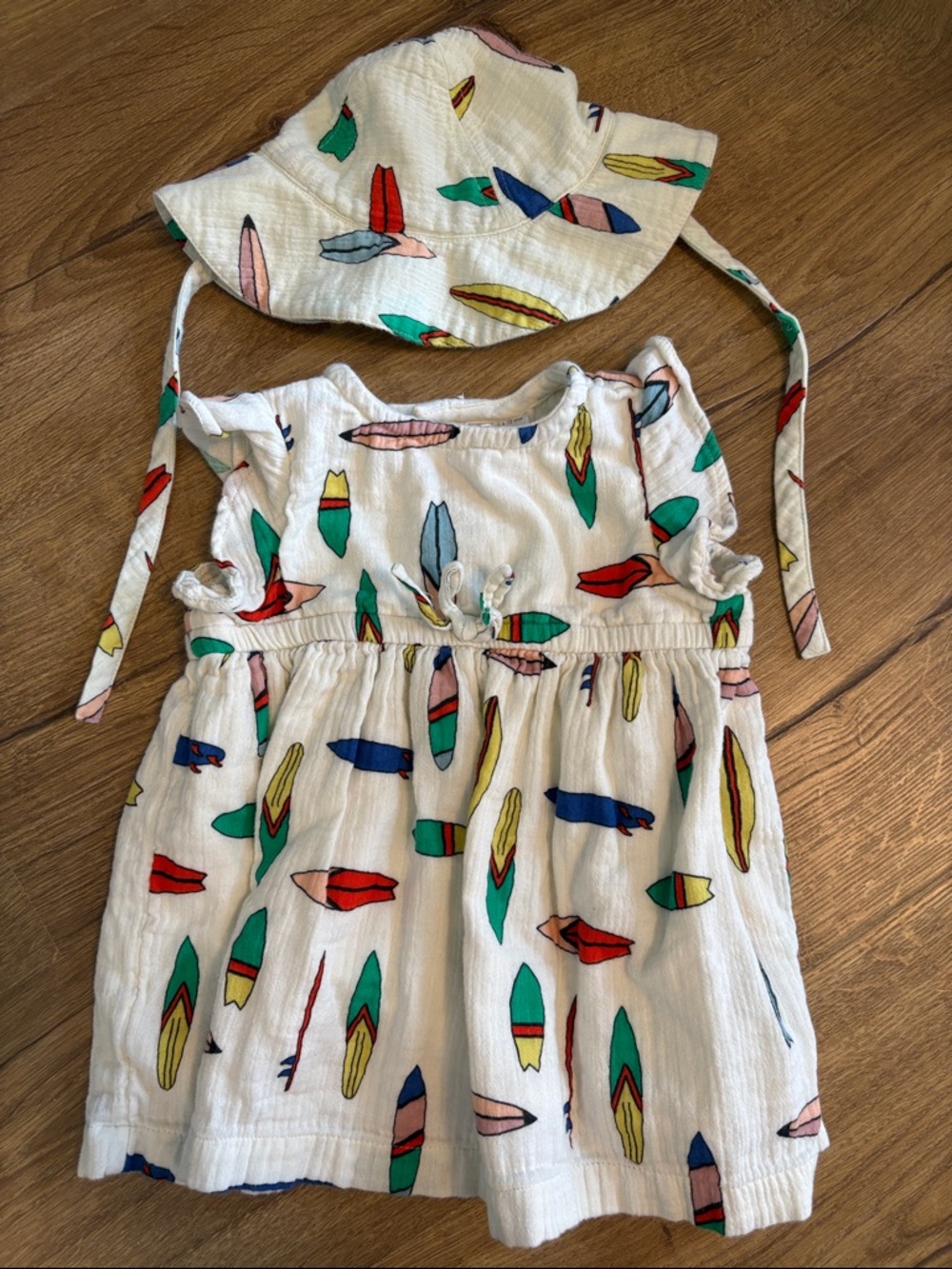 Hanna Andersson Flutter Sleeve Muslin Dress & Hat 6-12 months